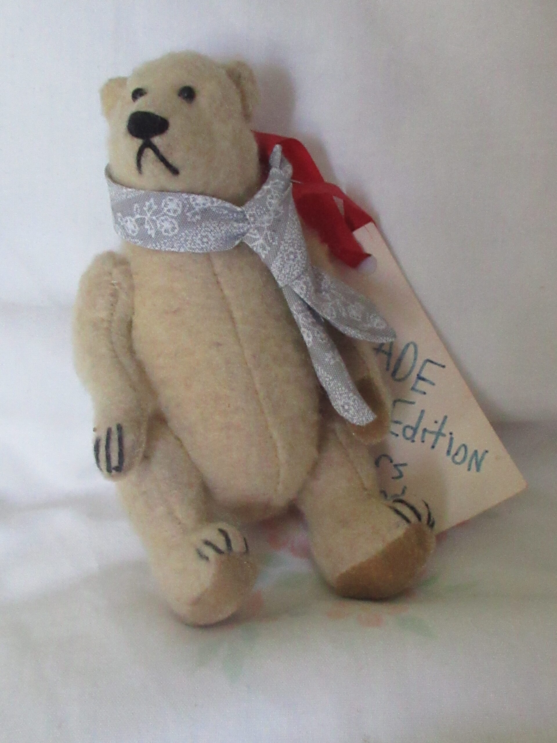 Artist Bear - Michael - Linda Spiegel Bearly There Company