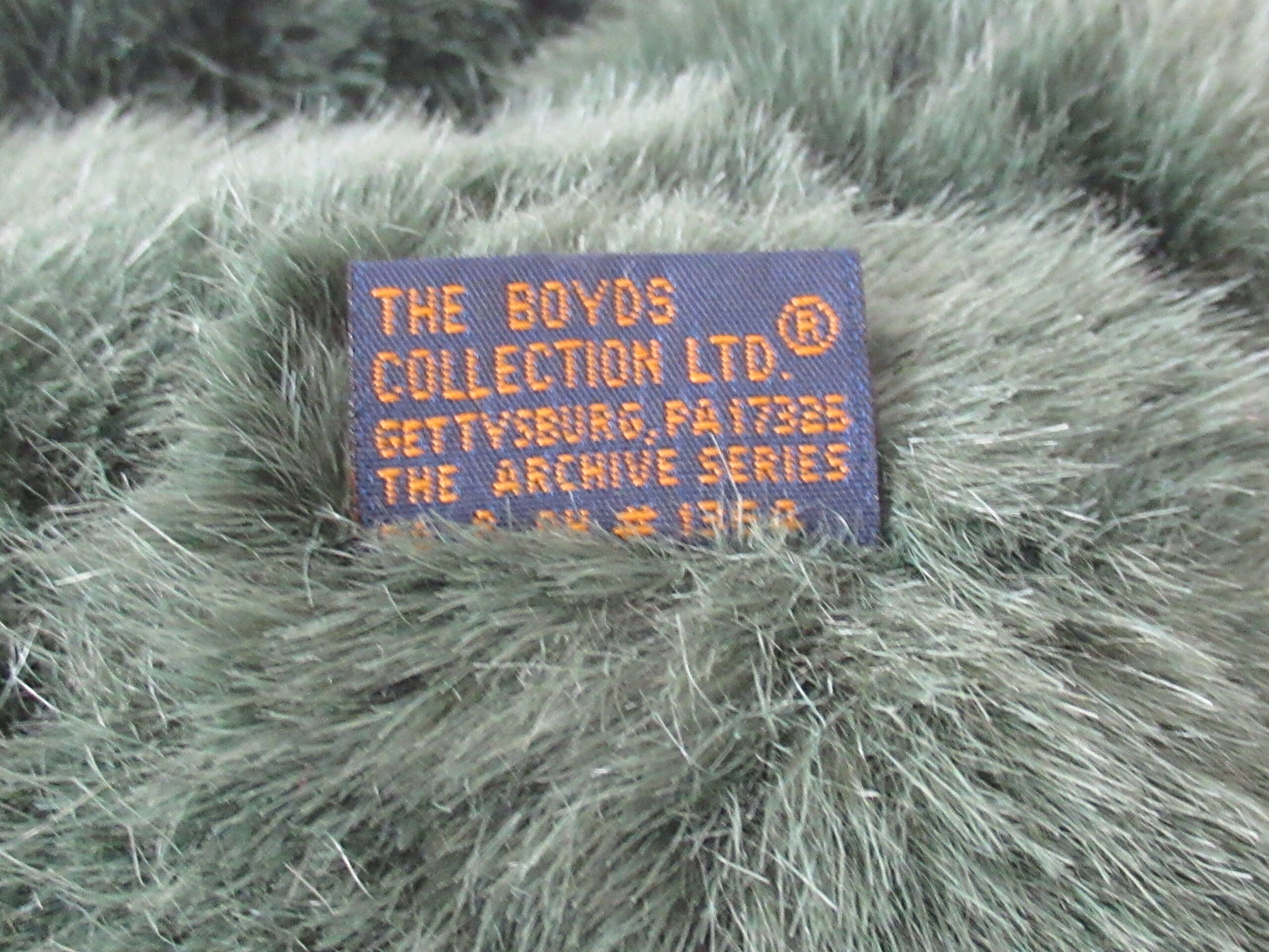 Boyds Bears - Glenda and Brown Bear with Paw Print Feet - Image 4