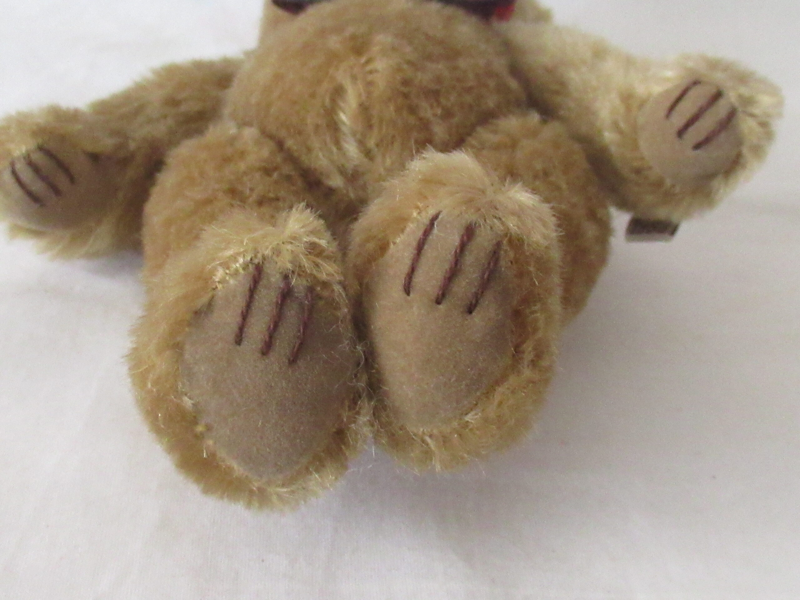 Gund Collectors Club 1999 - 8 Inch Mohair Teddy Bear - Image 9